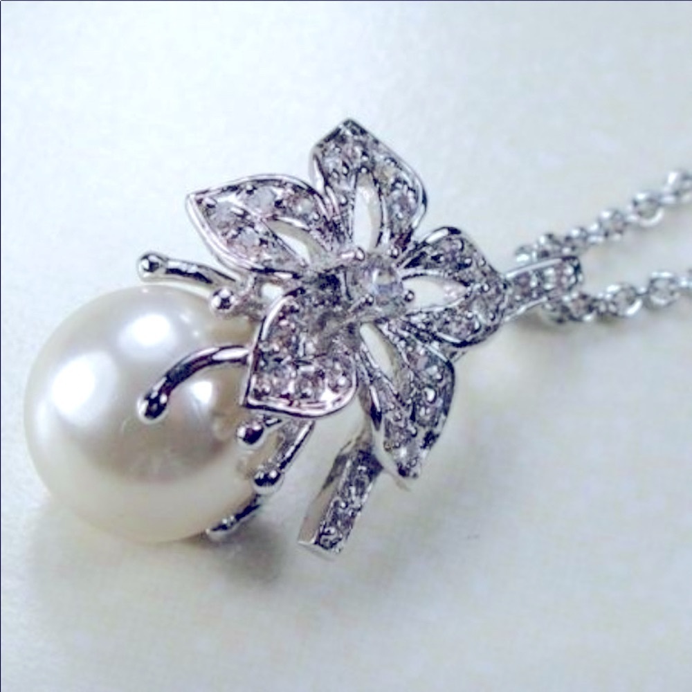 Pearl & white topaz flower pendant necklace